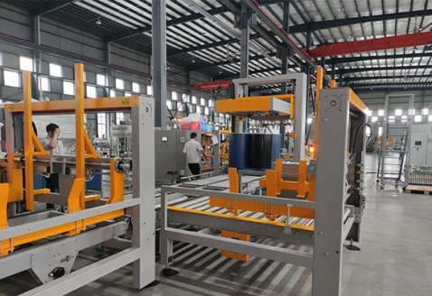 Automatic palletizing and packaging line for iron drums